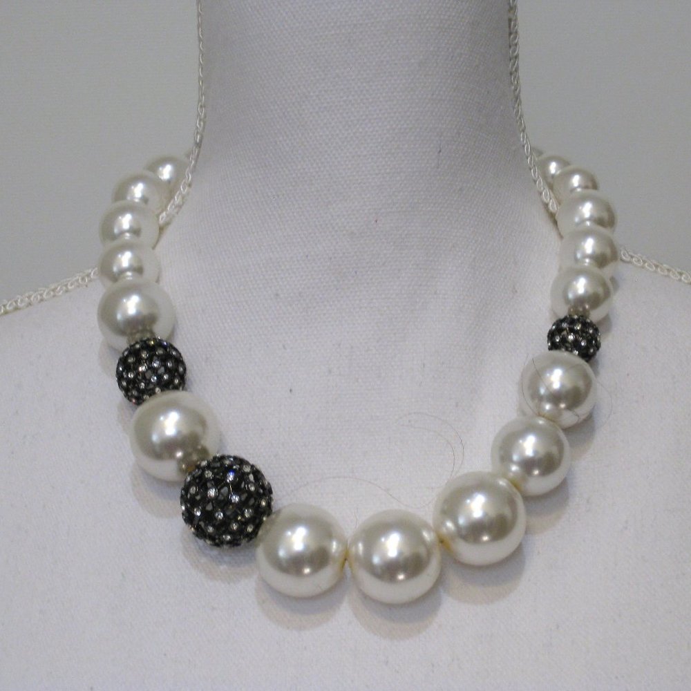 R.J. Graziano NWT Chunky Faux Pearl Crystal Choker